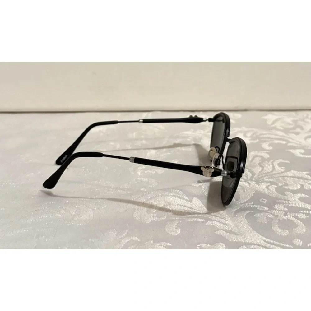 Disney‎ sunglasses feature Mickey Mouse silhouette on temple Black (Small/Kids)